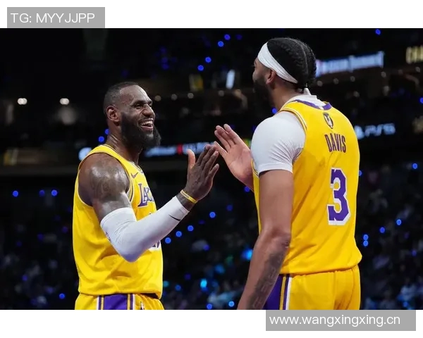 湖人训练营亮点频现替补阵容超越主力范德比尔特健康回归助力球队